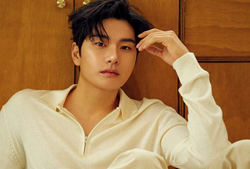 Ли И Гён Опровергает Слухи о Критике Ю Чжэ Сока в Своей Речи на AAA 2025