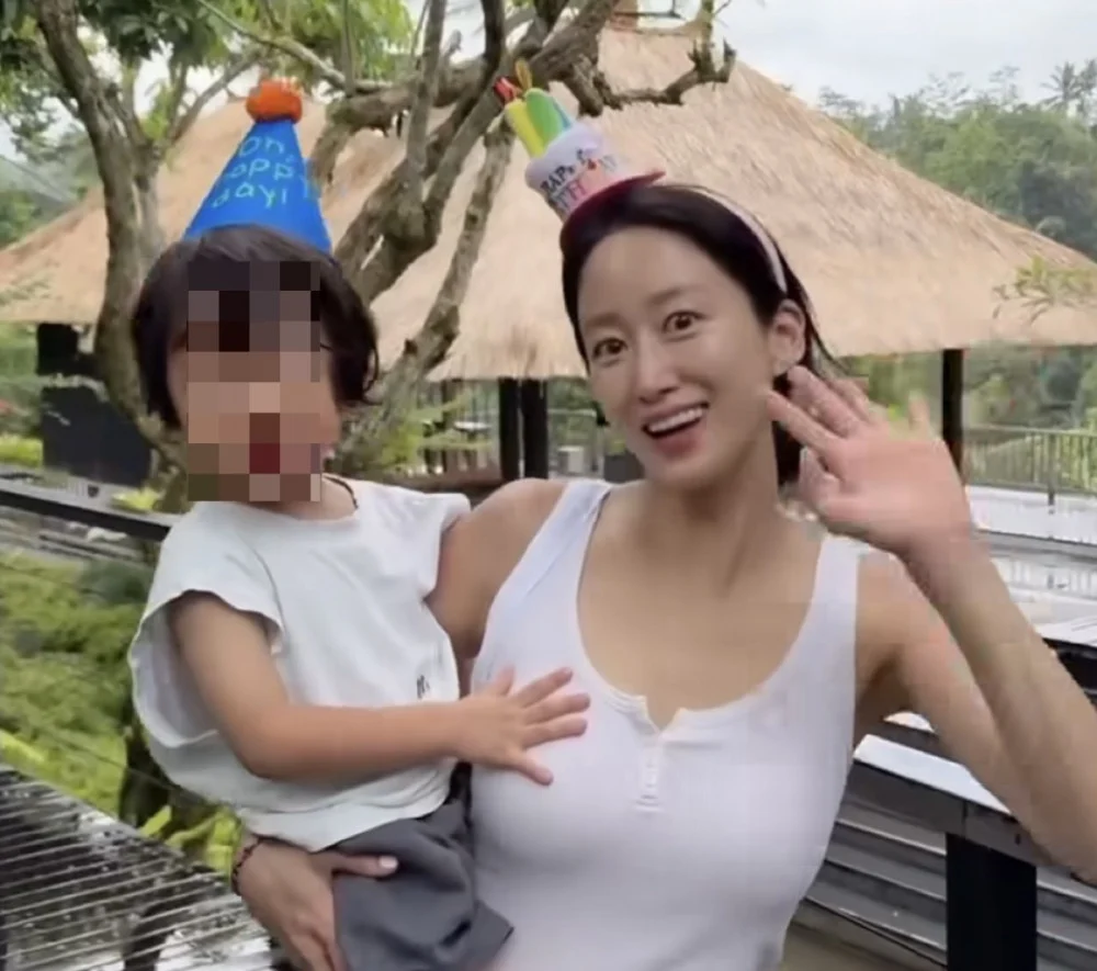 Вор кредитных карт, нанёсший ущерб в размере 15 миллионов вон (около 10 000 долларов США) актрисе Чон Хе Бин, был пойман в Индонезии